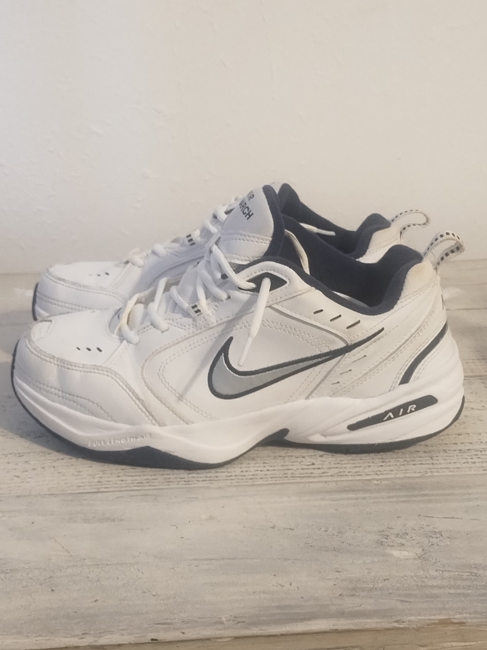 Nike Air Monarch IV 4E Wide White men's size 8.5 very good condition